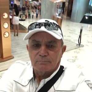 Meet your Posher, Lazaro